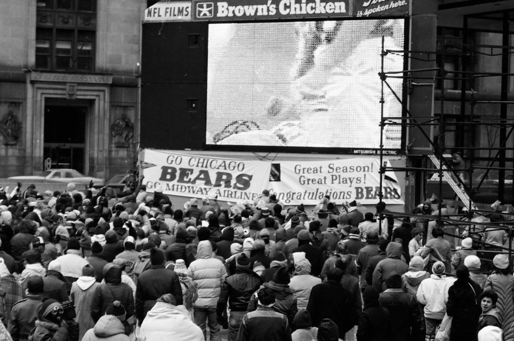 The Chicago Bears ride in a parade in the Loop after returning victorious from the Super Bowl - Chicago Sun-Times