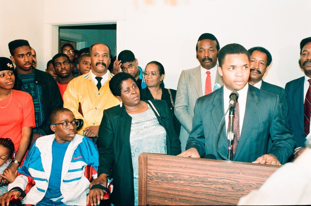 Mayor Eugene Sawyer presents new house to football player - John H. White for Chicago Sun-Times
