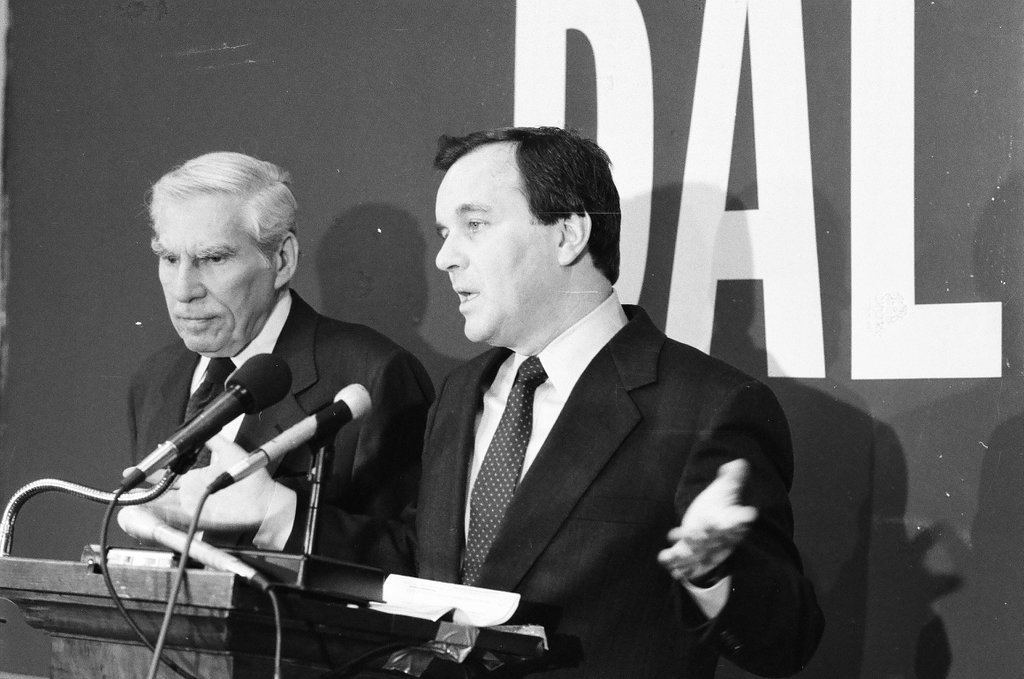 Richard M. Daley announces endorsement from Seymour Simon - John H. White for Chicago Sun-Times