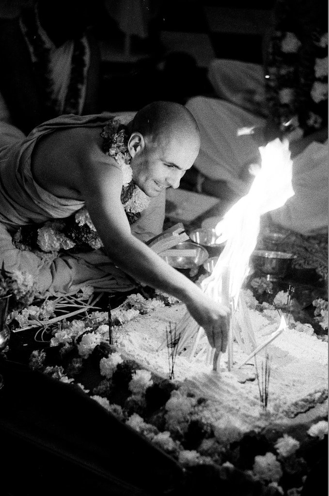 Hare Krishna wedding ceremony - Chicago Sun-Times