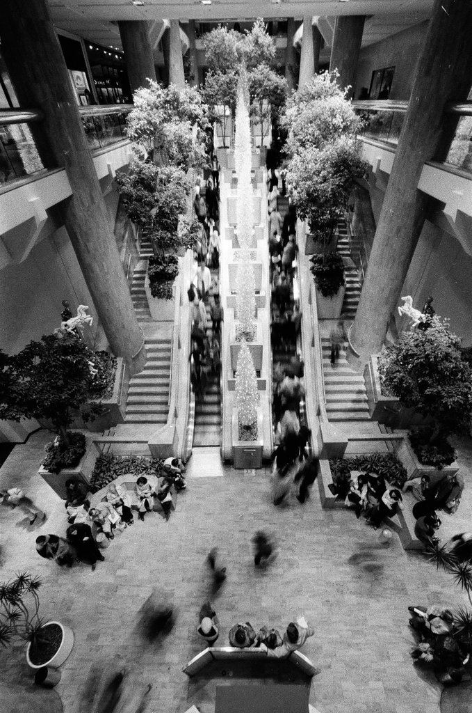Holiday shoppers at Water Tower Place - Chicago Sun-Times