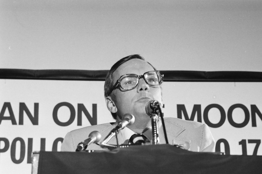 Neil Armstrong speaks to the American Bar Association - John Tweedle for Chicago Sun-Times