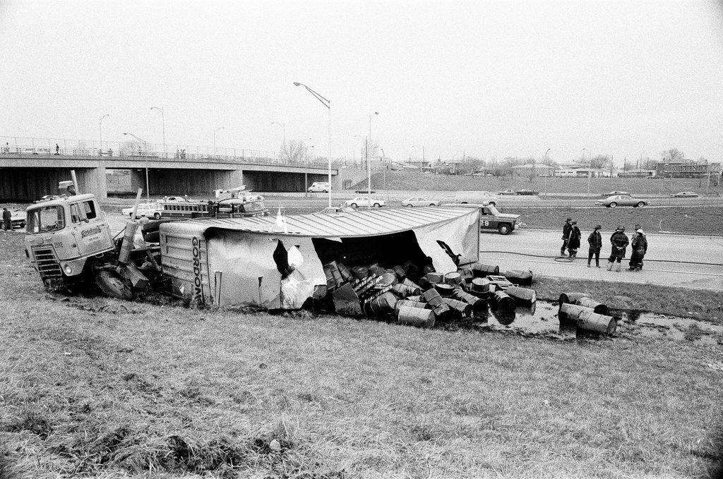 Emergency crews investigate a truck accident - Chicago Sun-Times