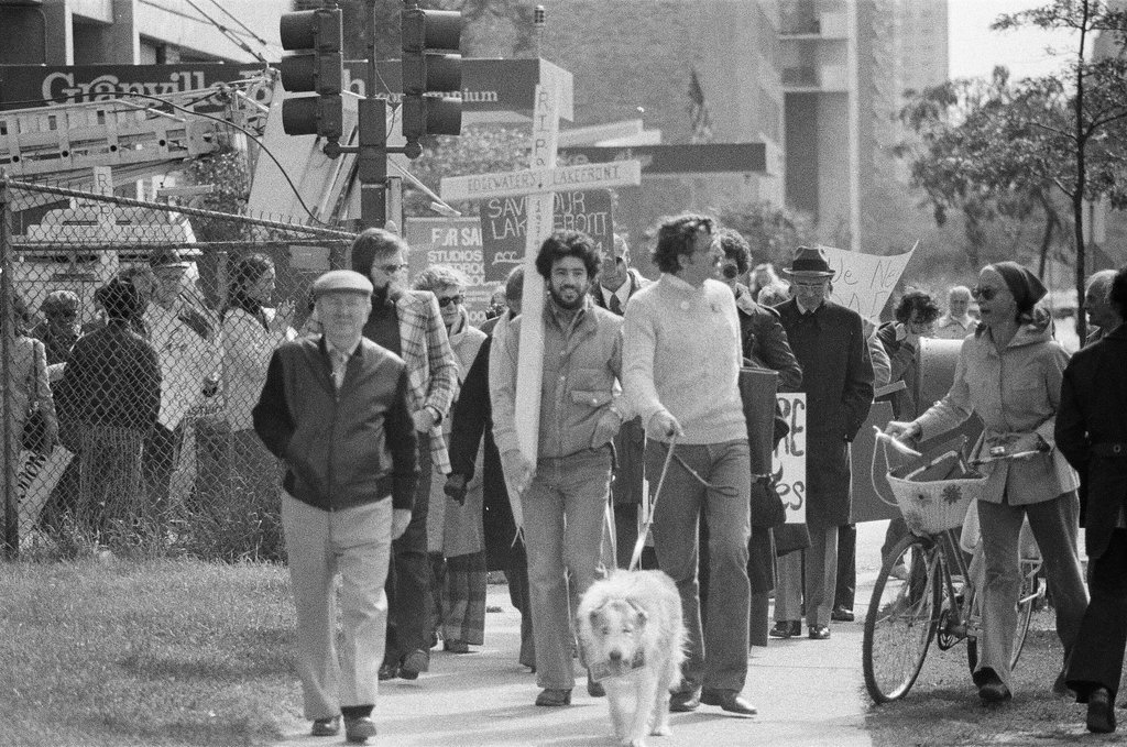 Edgewater residents protest a fence blocking access to the beach - Chicago Sun-Times