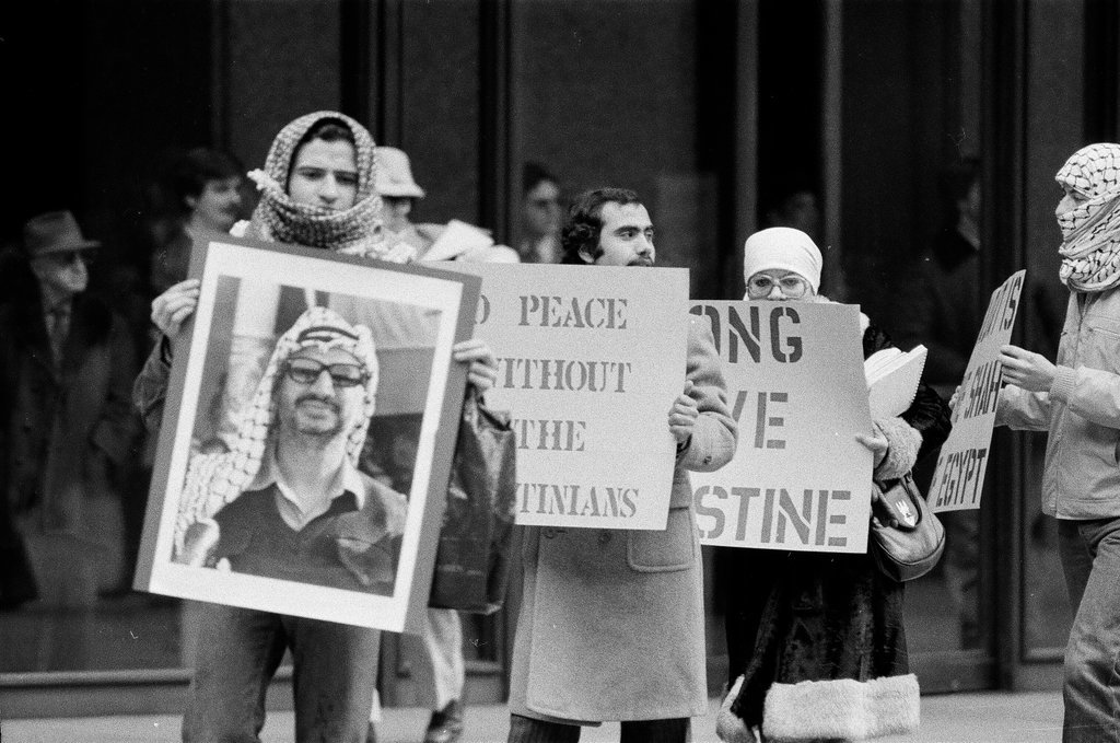 Palestinians and Muslims march at Daley Plaza - Chicago Sun-Times
