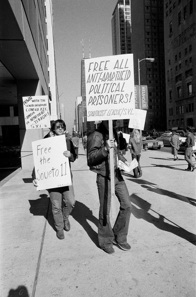 Students protest United States ties to South Africa - Chicago Sun-Times