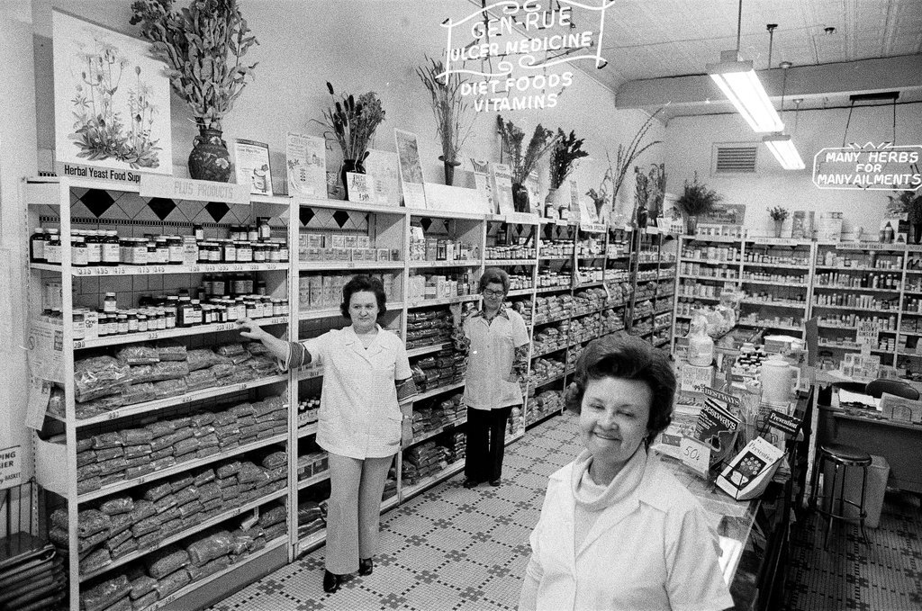 Interior of Doctor Michael's Herb Center - Chicago Sun-Times