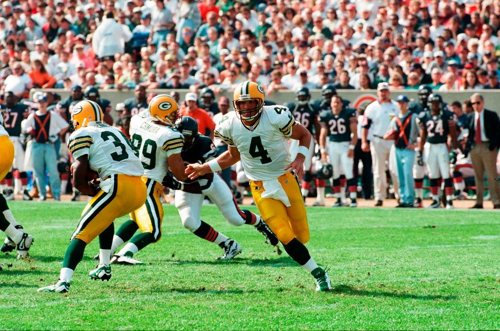 Football game between the Chicago Bears and Green Bay Packers - Chicago Sun-Times