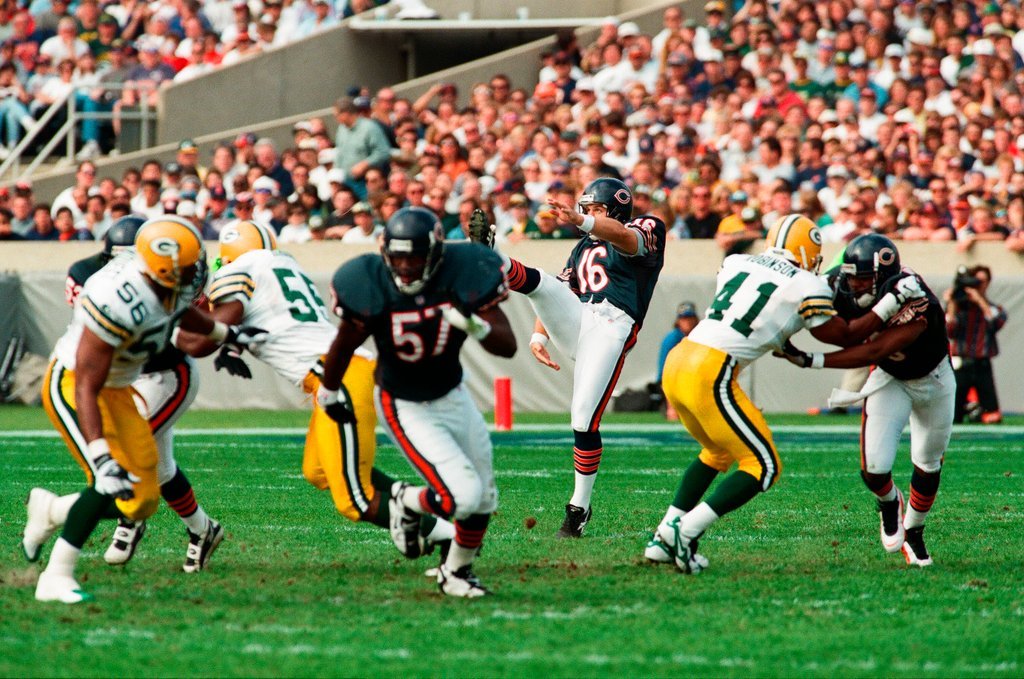 Football game between the Chicago Bears and Green Bay Packers - Chicago Sun-Times