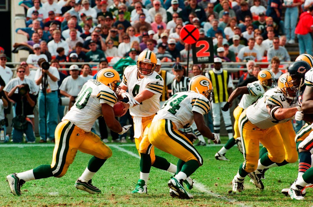 Football game between the Chicago Bears and Green Bay Packers - Chicago Sun-Times