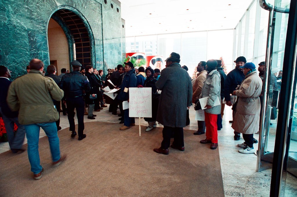 Black activists picket Quaker Oats - Chicago Sun-Times