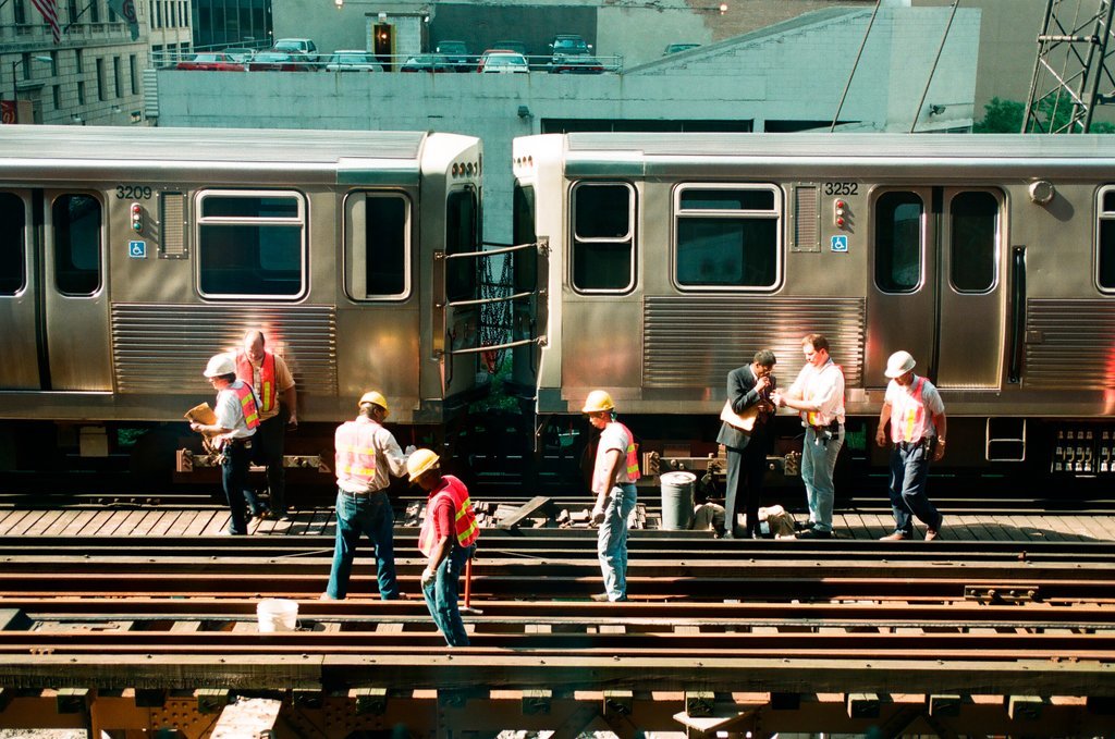 L train derails in Loop - Scott Stewart for Chicago Sun-Times