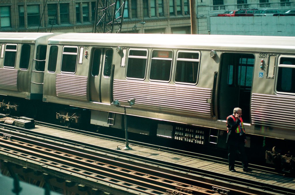 L train derails in Loop - Scott Stewart for Chicago Sun-Times
