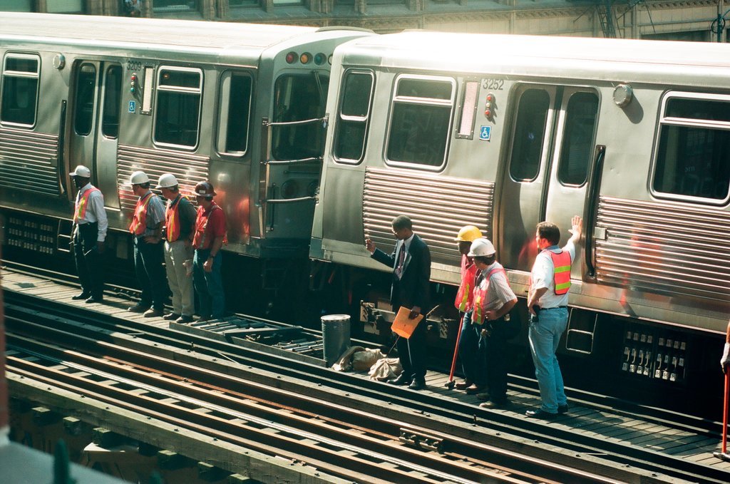 L train derails in Loop - Scott Stewart for Chicago Sun-Times