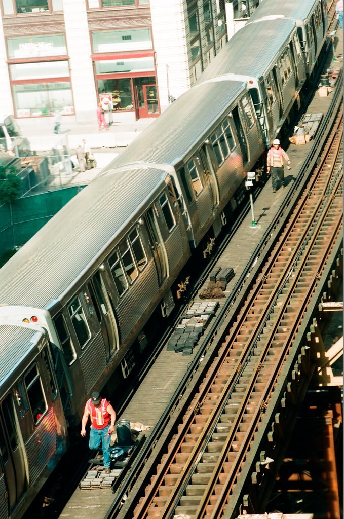 L train derails in Loop - Scott Stewart for Chicago Sun-Times