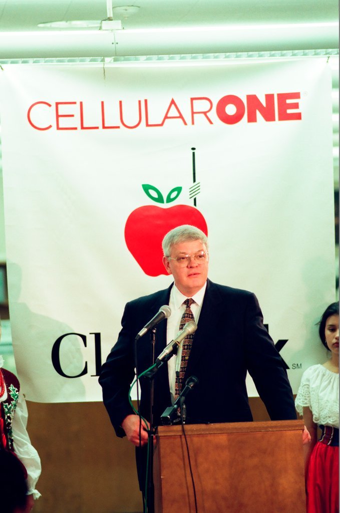 ClassLink cellphone demonstration - Chicago Sun-Times