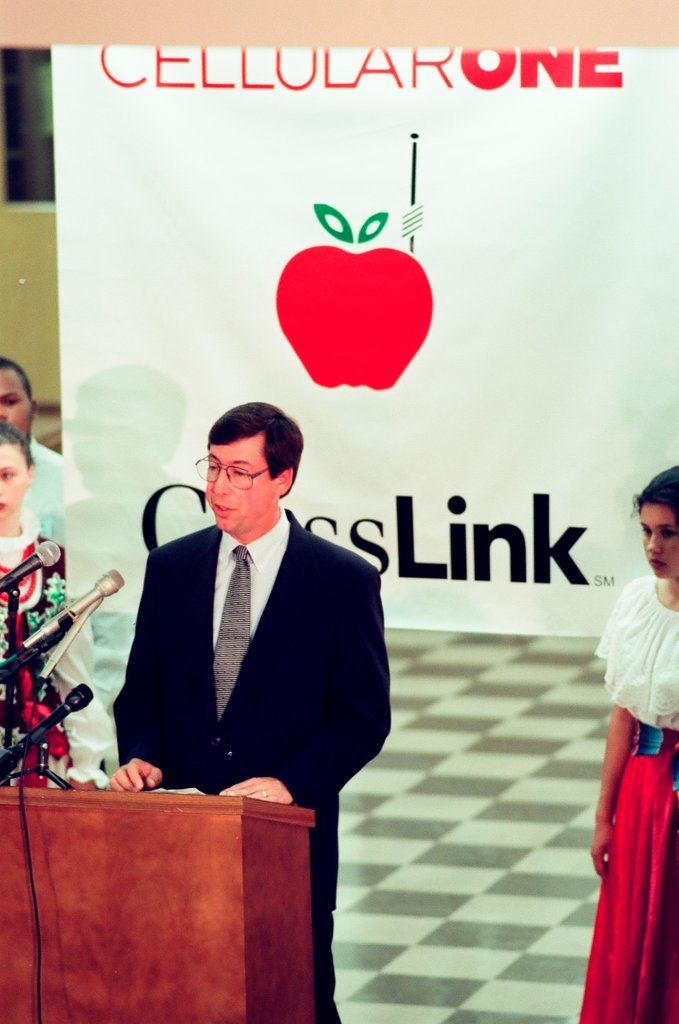 ClassLink cellphone demonstration - Chicago Sun-Times