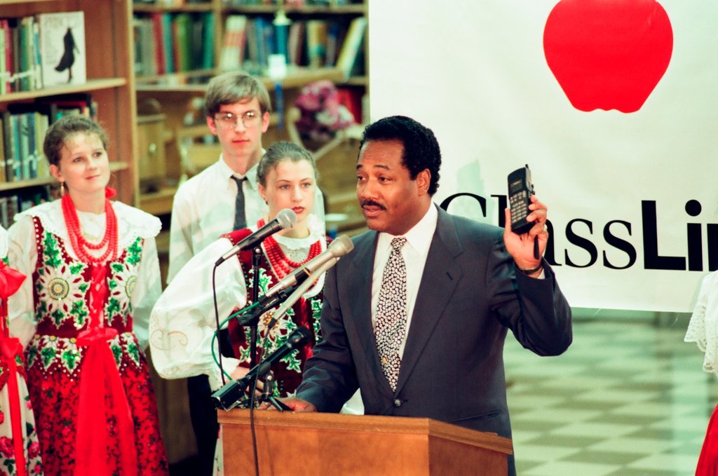 ClassLink cellphone demonstration - Chicago Sun-Times