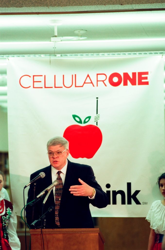 ClassLink cellphone demonstration - Chicago Sun-Times