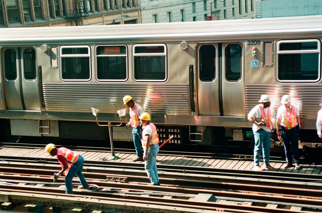 L train derails in Loop - Scott Stewart for Chicago Sun-Times