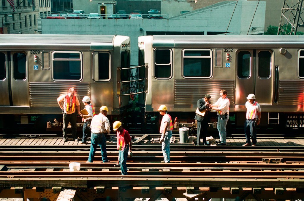 L train derails in Loop - Scott Stewart for Chicago Sun-Times