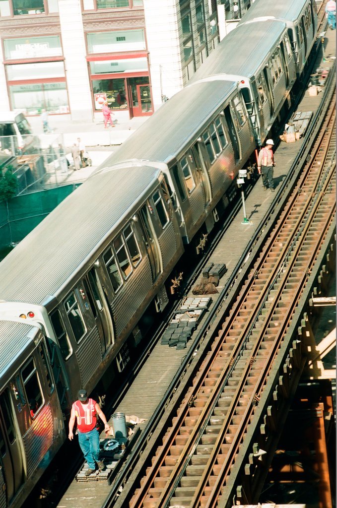 L train derails in Loop - Scott Stewart for Chicago Sun-Times