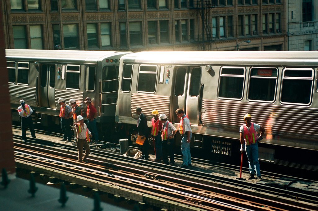 L train derails in Loop - Scott Stewart for Chicago Sun-Times
