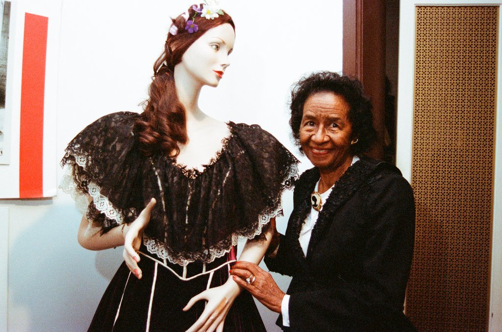 Mary Todd Lincoln replica dress in New York City - Chicago Sun-Times