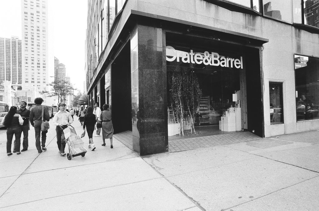 Crate and Barrel on North Michigan Avenue - Chicago Sun-Times