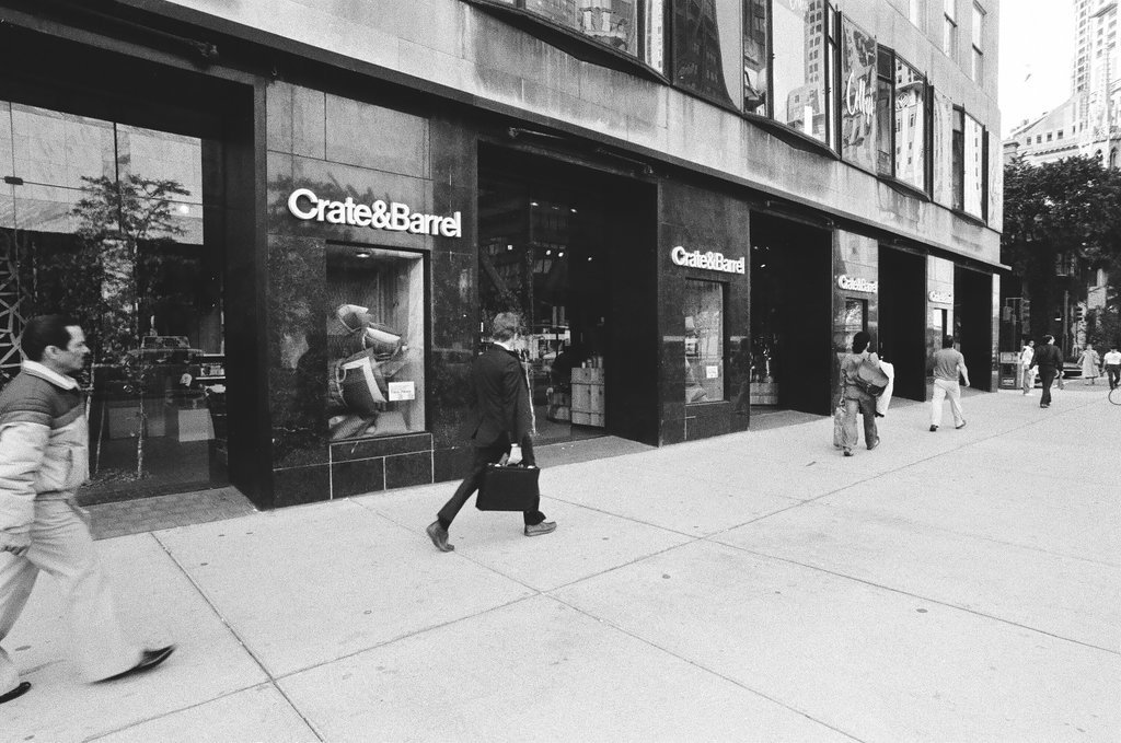 Crate and Barrel on North Michigan Avenue - Chicago Sun-Times