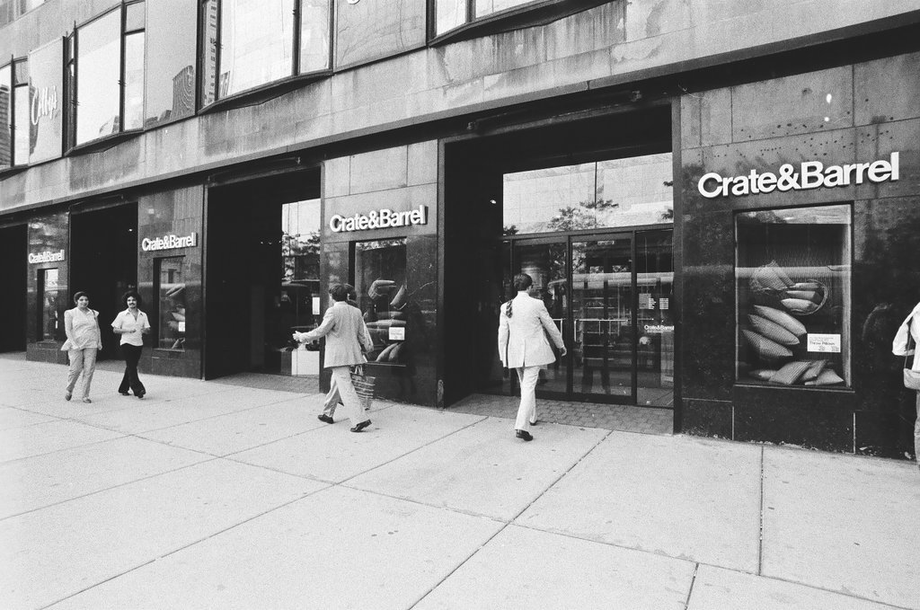 Crate and Barrel on North Michigan Avenue - Chicago Sun-Times
