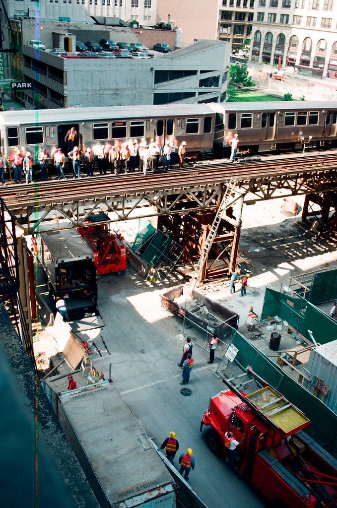 L train derails in Loop - Scott Stewart for Chicago Sun-Times