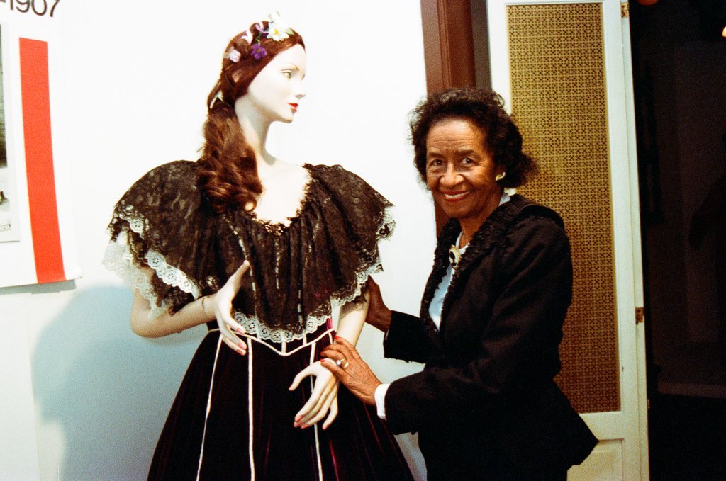 Mary Todd Lincoln replica dress in New York City - Chicago Sun-Times