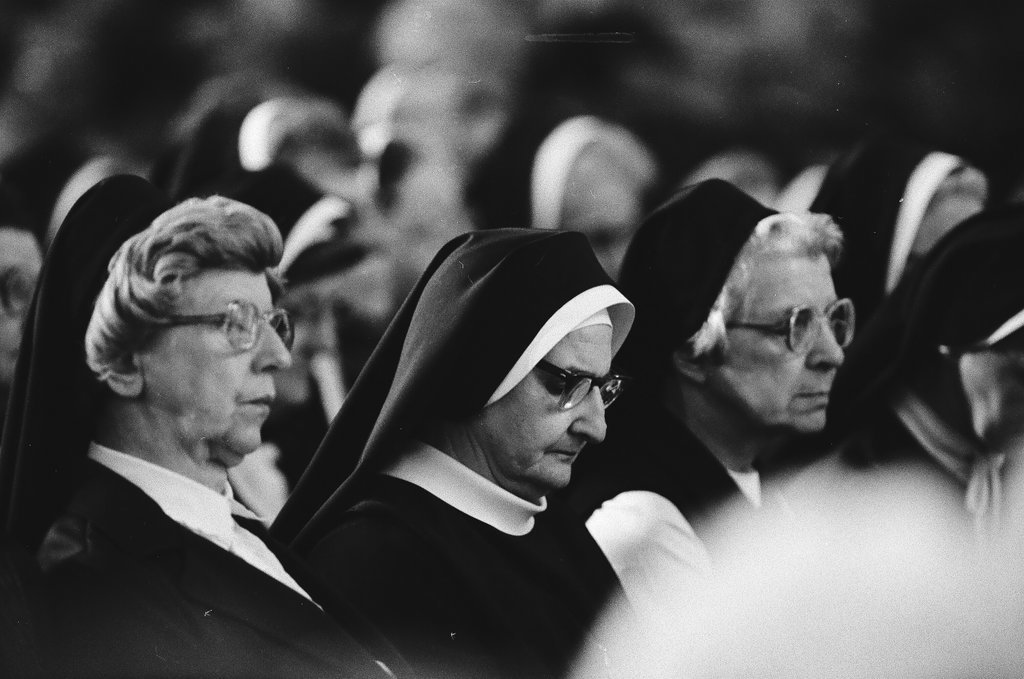 Archbishop Bernardin at Polish church - Chicago Sun-Times