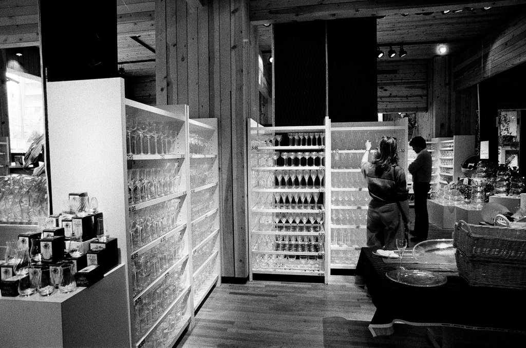 Crate and Barrel on North Michigan Avenue - Chicago Sun-Times