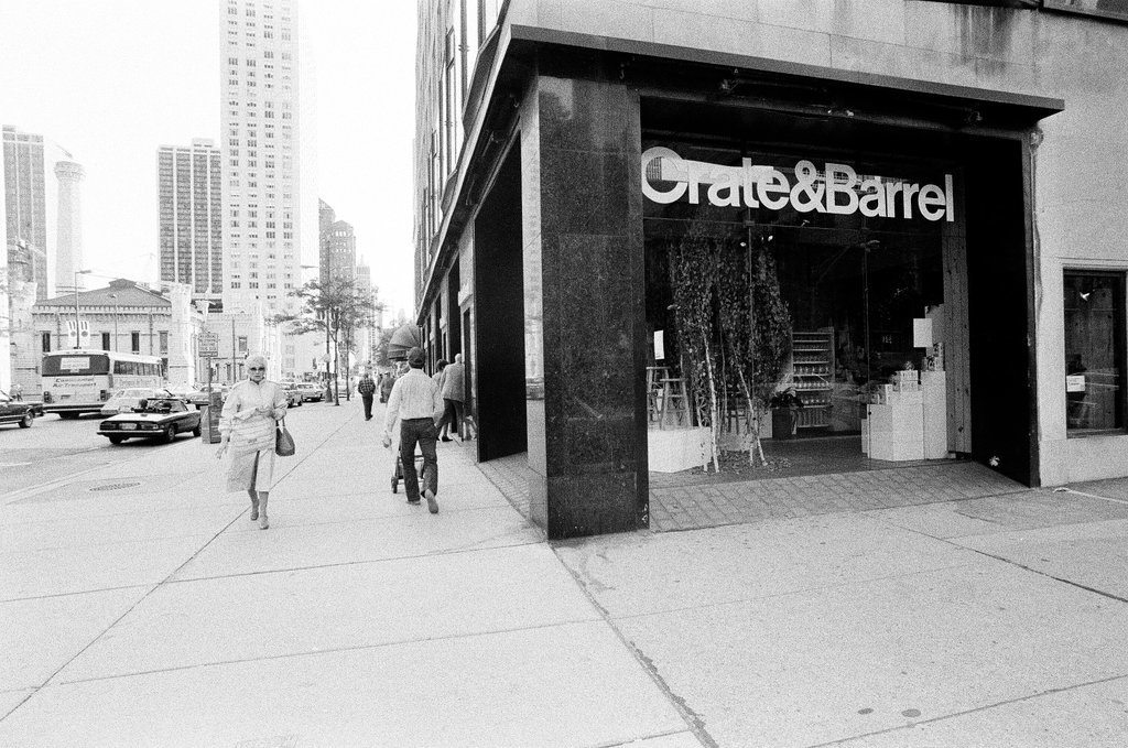 Crate and Barrel on North Michigan Avenue - Chicago Sun-Times