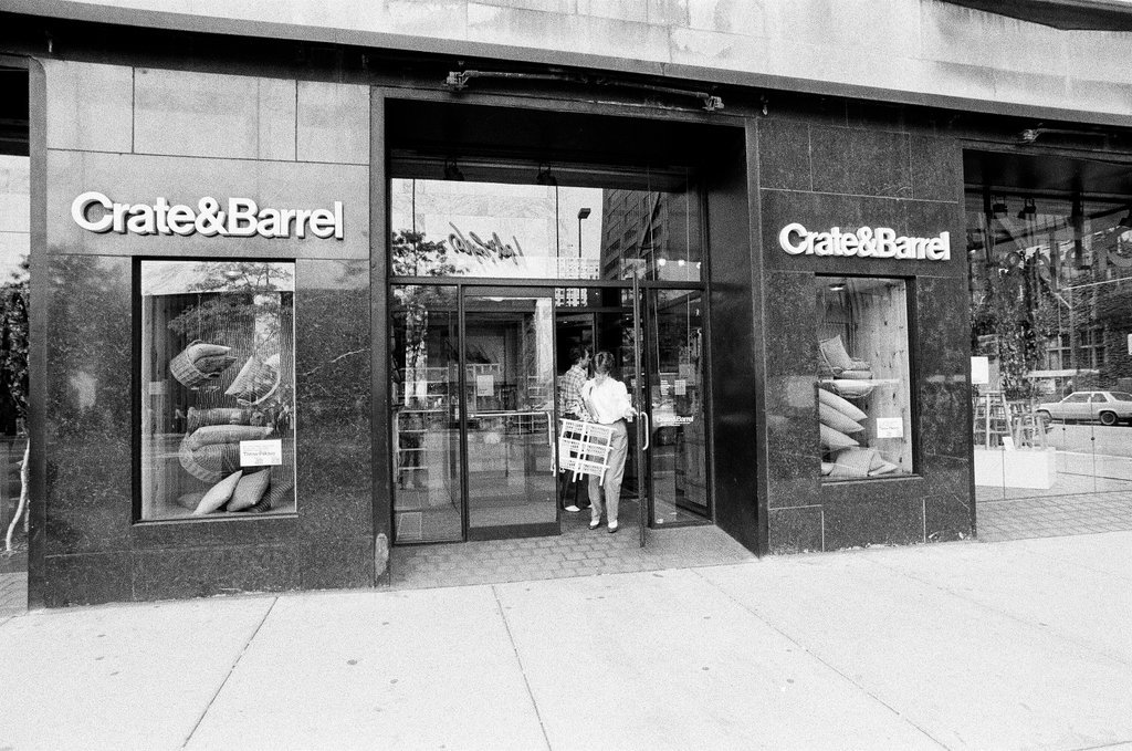 Crate and Barrel on North Michigan Avenue - Chicago Sun-Times