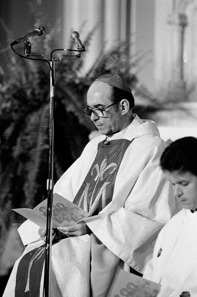 Archbishop Bernardin at Polish church - Chicago Sun-Times