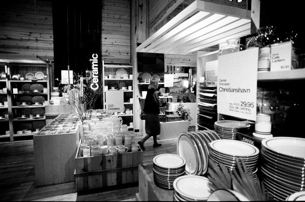 Crate and Barrel on North Michigan Avenue - Chicago Sun-Times