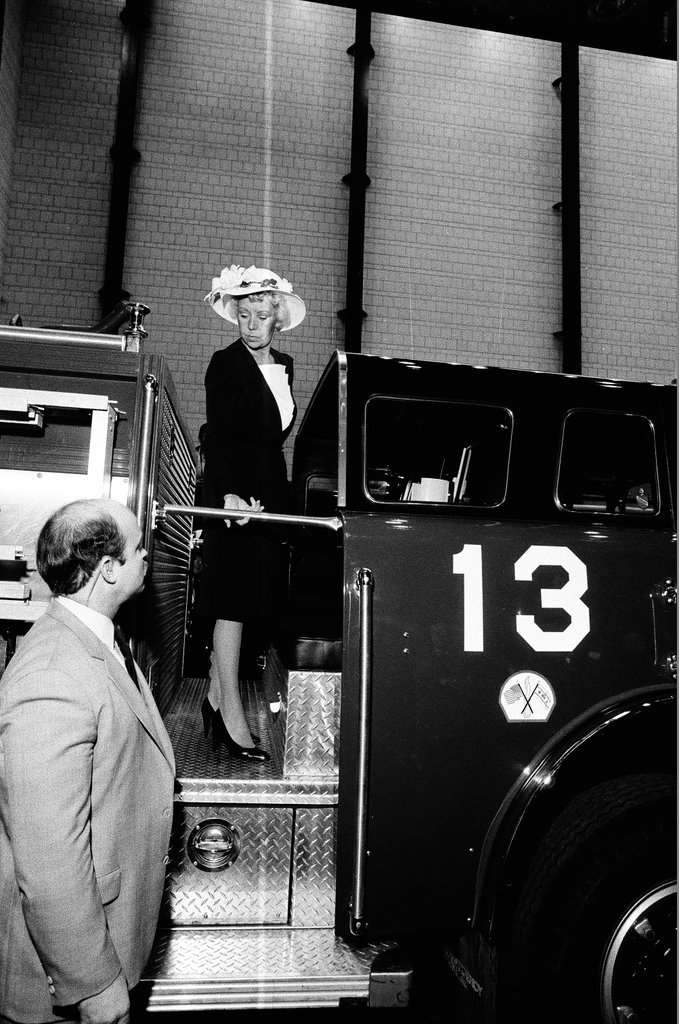 Jane Byrne swears in new firefighters - Chicago Sun-Times