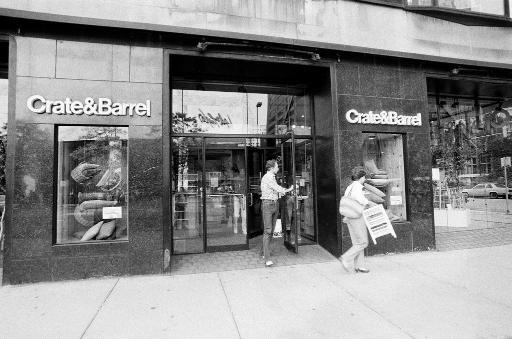 Crate and Barrel on North Michigan Avenue - Chicago Sun-Times