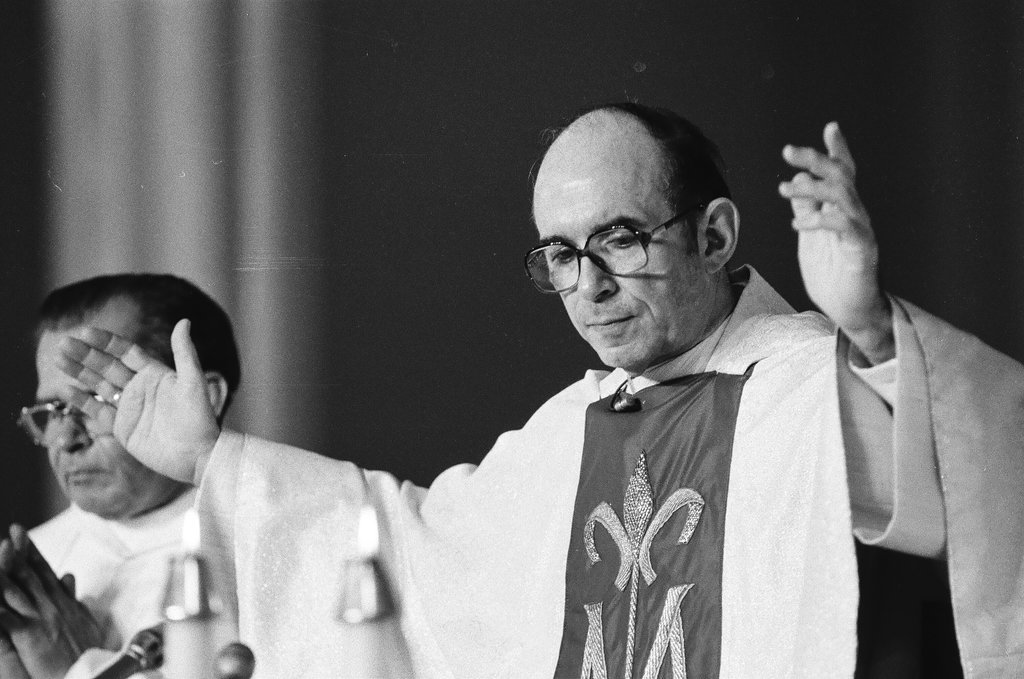 Archbishop Bernardin at Polish church - Chicago Sun-Times