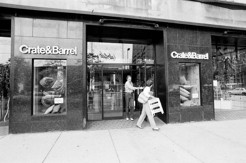 Crate and Barrel on North Michigan Avenue - Chicago Sun-Times