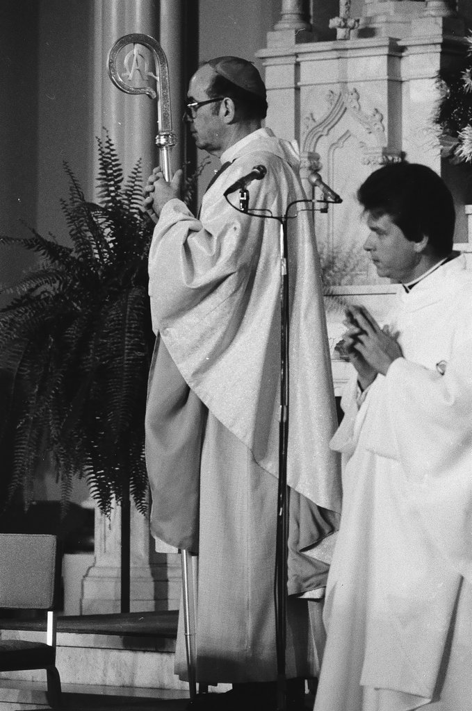 Archbishop Bernardin at Polish church - Chicago Sun-Times