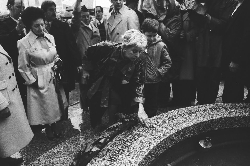 Mayor Byrne opens Vietnam Memorial - Chicago Sun-Times
