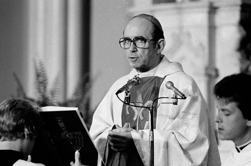 Archbishop Bernardin at Polish church - Chicago Sun-Times