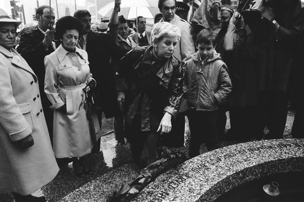 Mayor Byrne opens Vietnam Memorial - Chicago Sun-Times