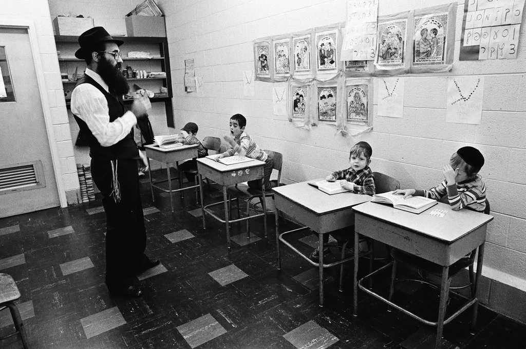 Children of the Hasidic Jewish faith at school - Chicago Sun-Times