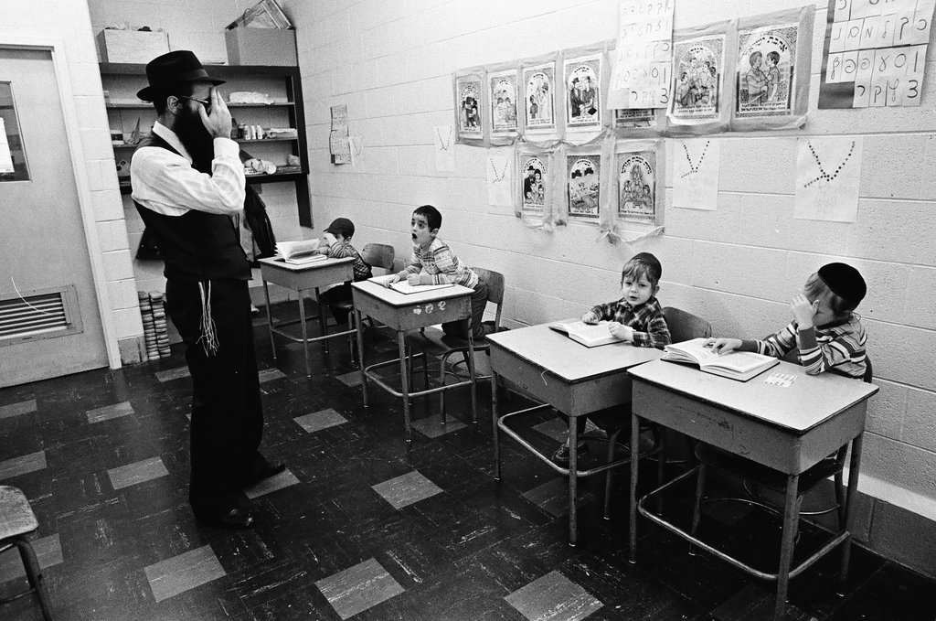 Children of the Hasidic Jewish faith at school - Chicago Sun-Times