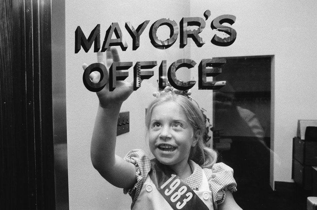 Little Miss Peanut visits mayor - Chicago Sun-Times